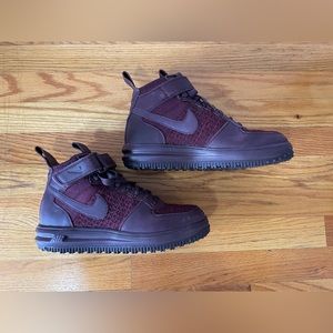 Nike Lunar Force 1 Flyknit Workboot in burgundy